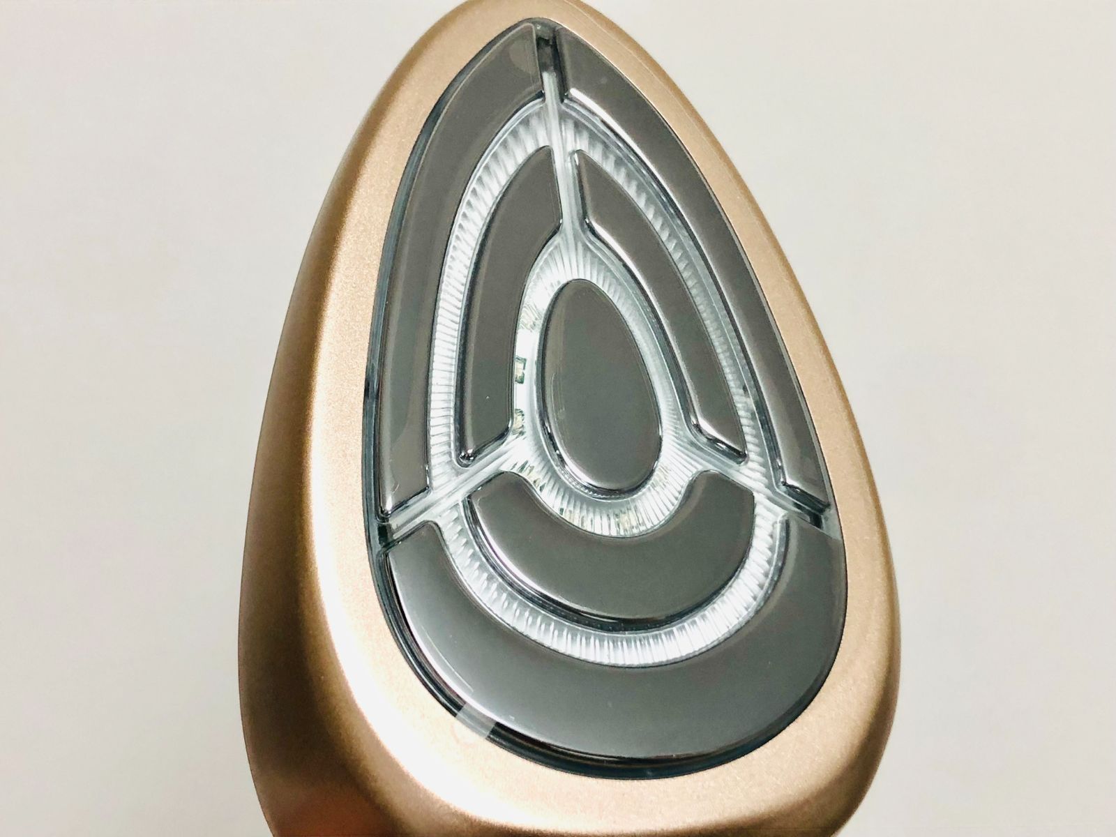 美品 MEラボン エクラ ECL-02 IKKOさんプロデュース 美顔器 - メルカリ