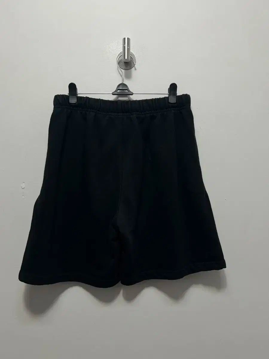  M エッセンシャルズ 1977 ブラック ハーフパンツ ショートパンツ ハーフパンツ パンツ