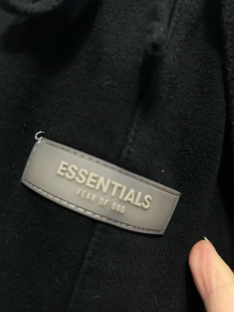 M エッセンシャルズ 1977 ブラック ハーフパンツ