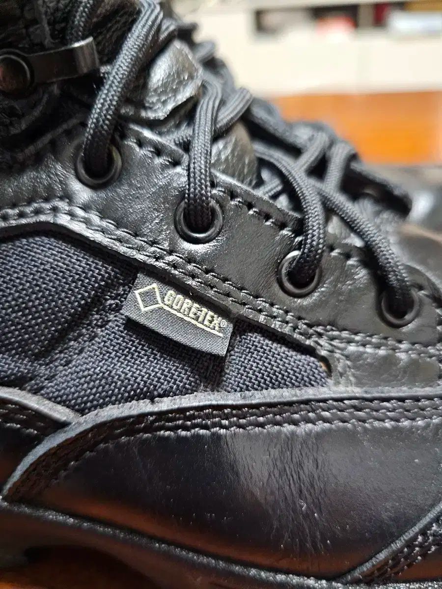 登山専門家用GORE-TEX登山靴兼ウォーカーブーツ255ミリ