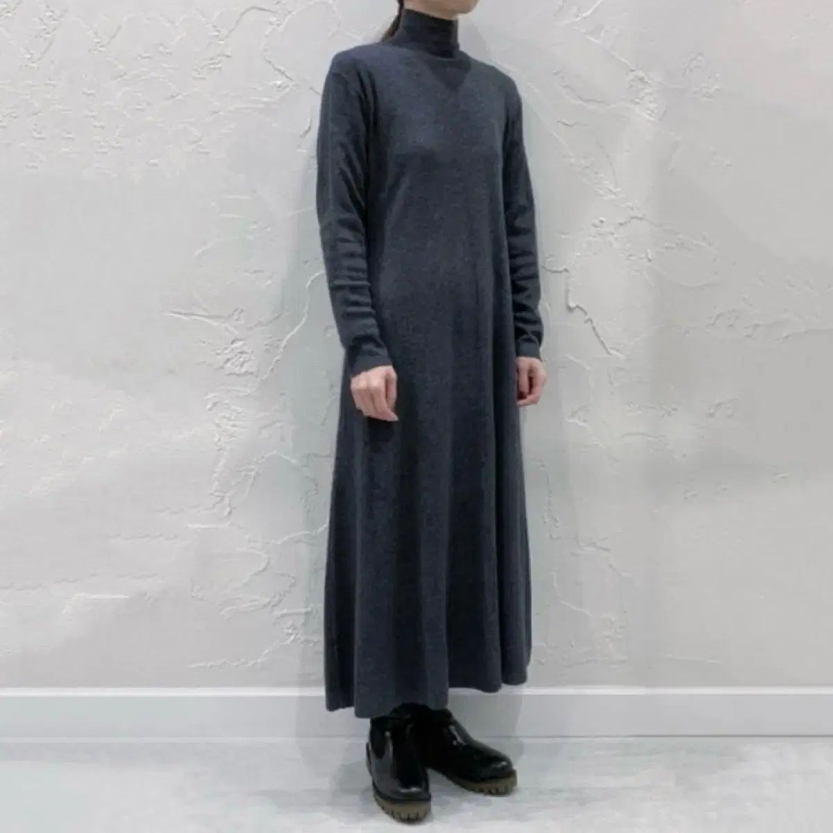 日本 迷イロ ウール タートルネック ONE PIECE ネストローブ ベリテキュール ブラスブルーム 45r