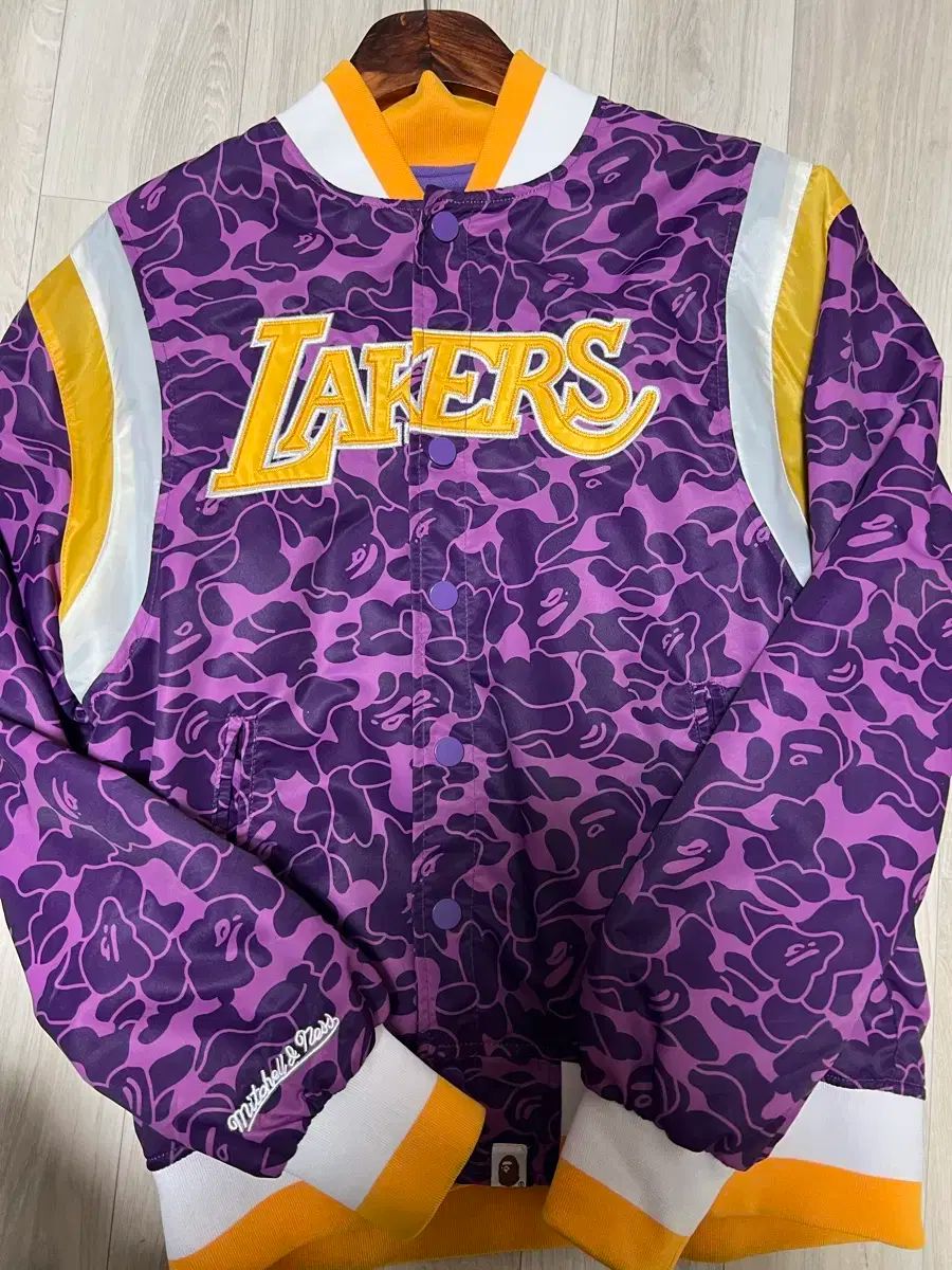 A BATHING APE × ミッチェルアンドネス Lakers コラボ ジャケット