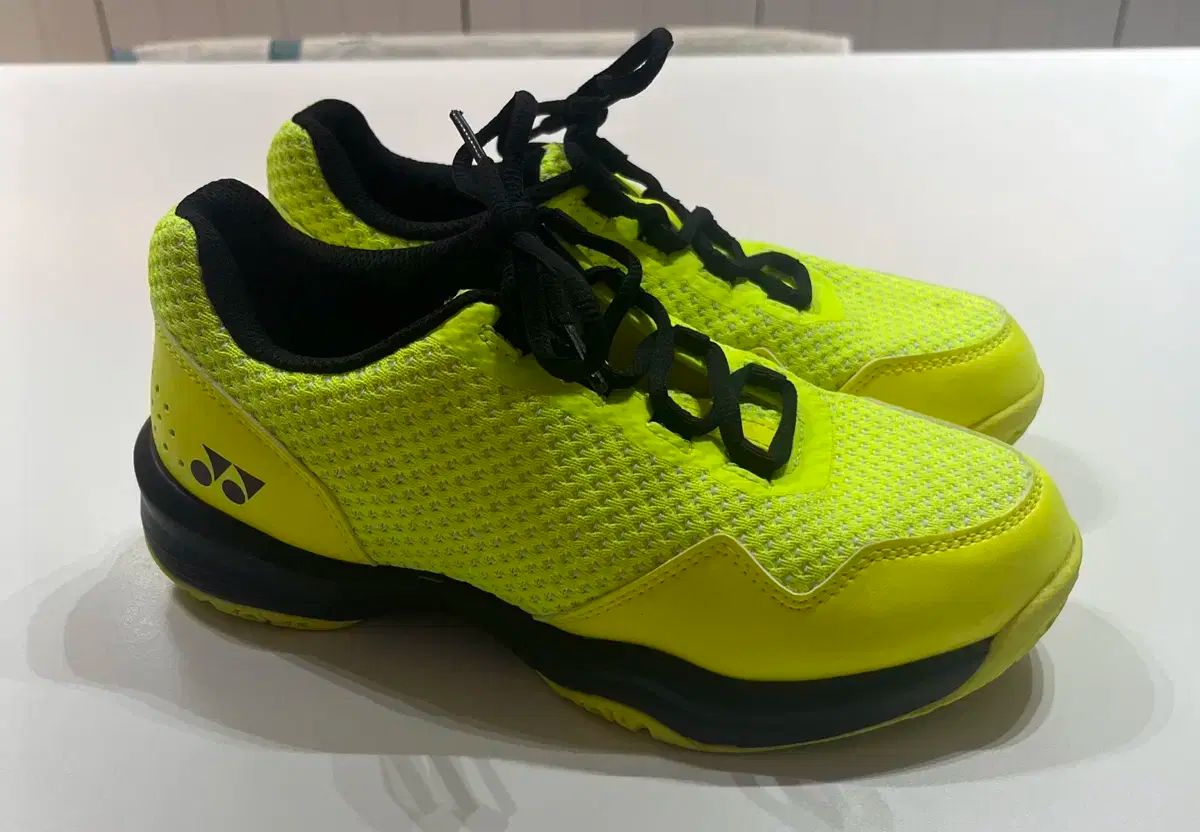 ヨネックス バドミントンシューズ バドミントン YONEX シューズ 23.5