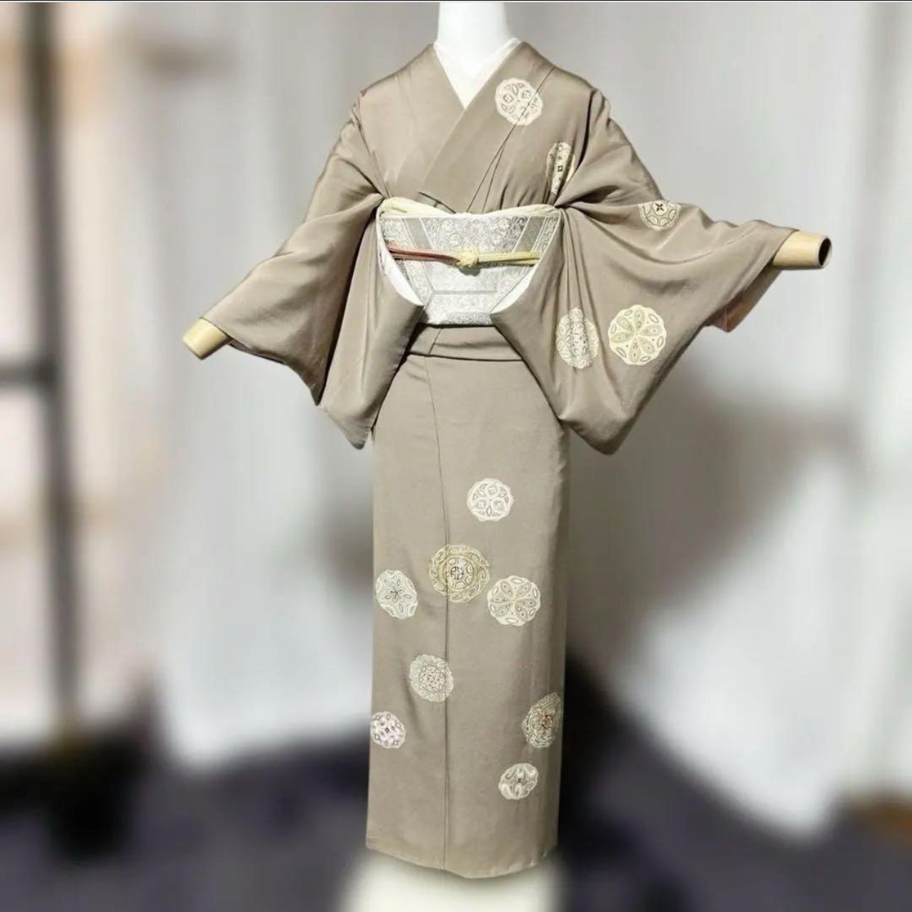 袷 正絹 友禅 紋付 駒刺繍 訪問着 フルセット 西陣唐織プラチナ箔袋帯 Silk Yuzen Kimono Set with Crest - Komashishu Embroidery Nishijin Platinum Brocade Obi