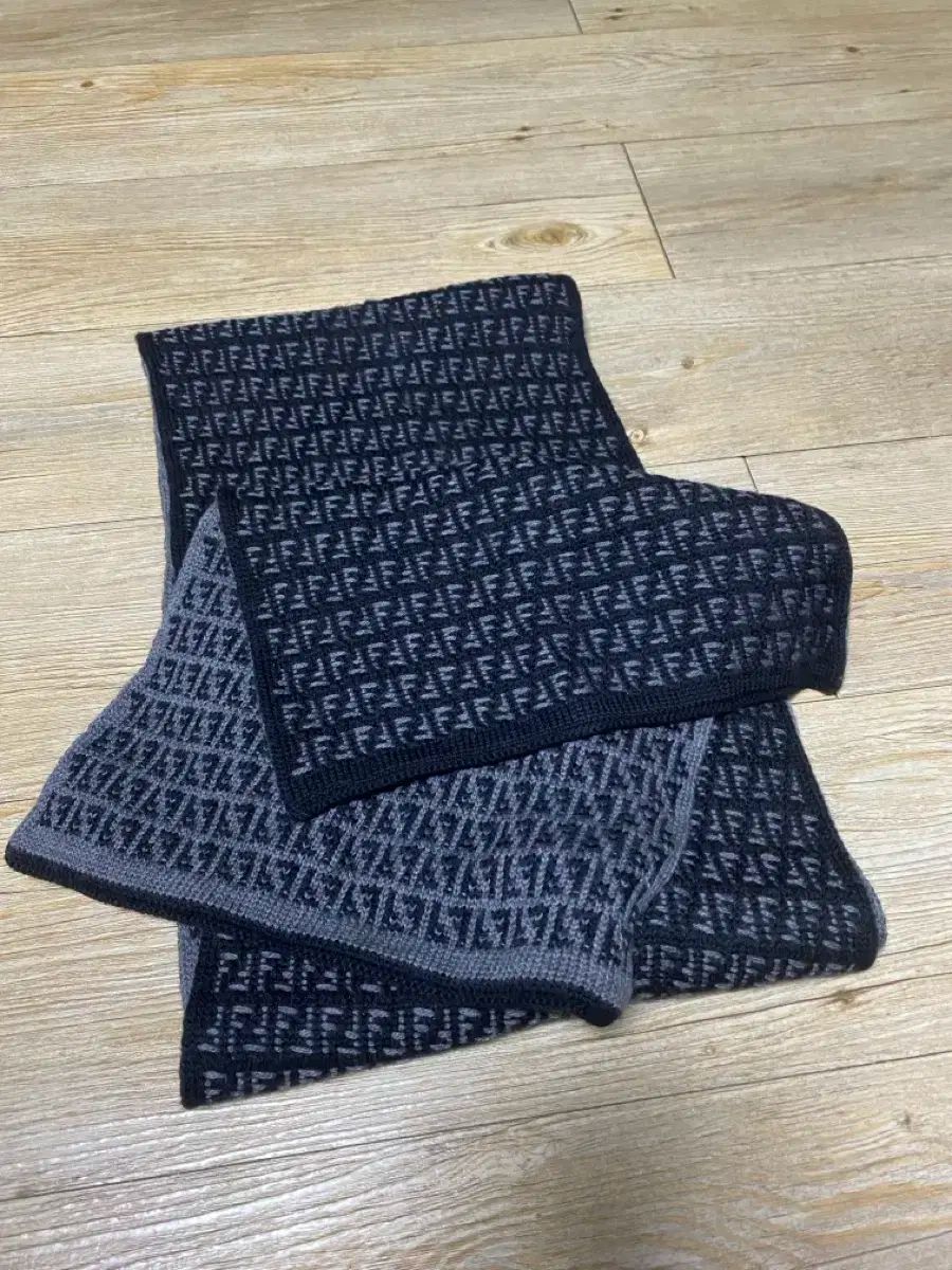 フェンディ マフラー ウール メンズ