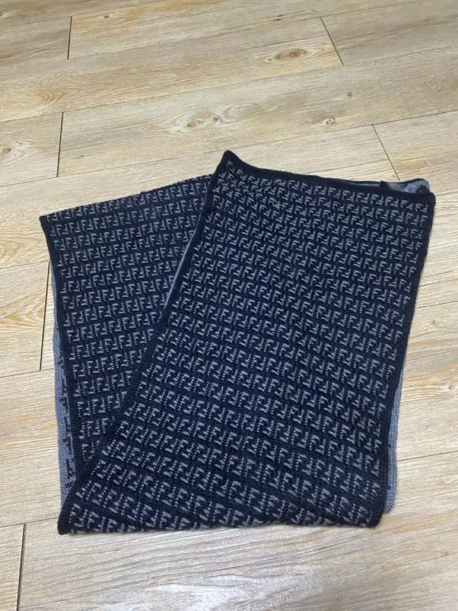 フェンディ マフラー ウール メンズ