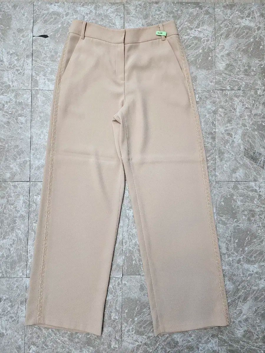ベージュ スラックスパンツ 36