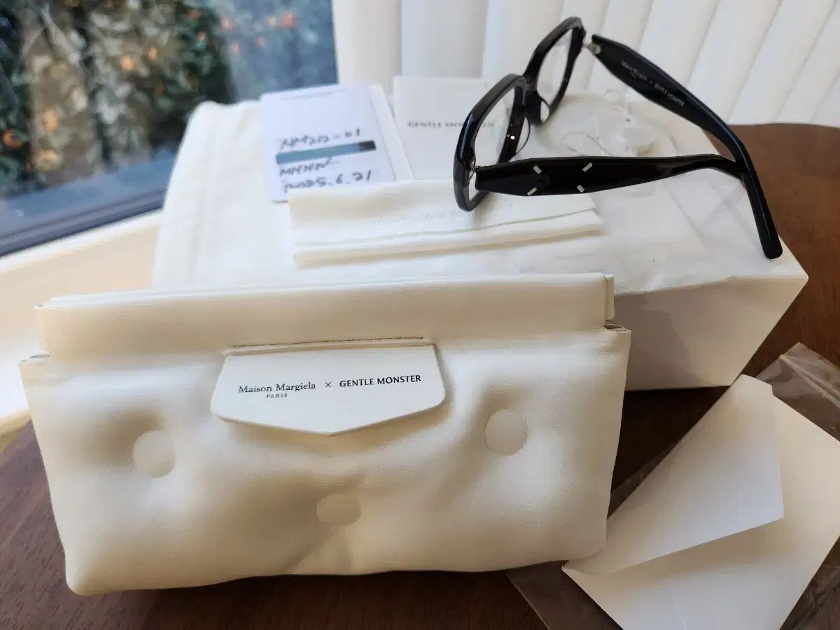 ジェントルモンスター x メゾンマルジェラ MM212 ブラック クリア