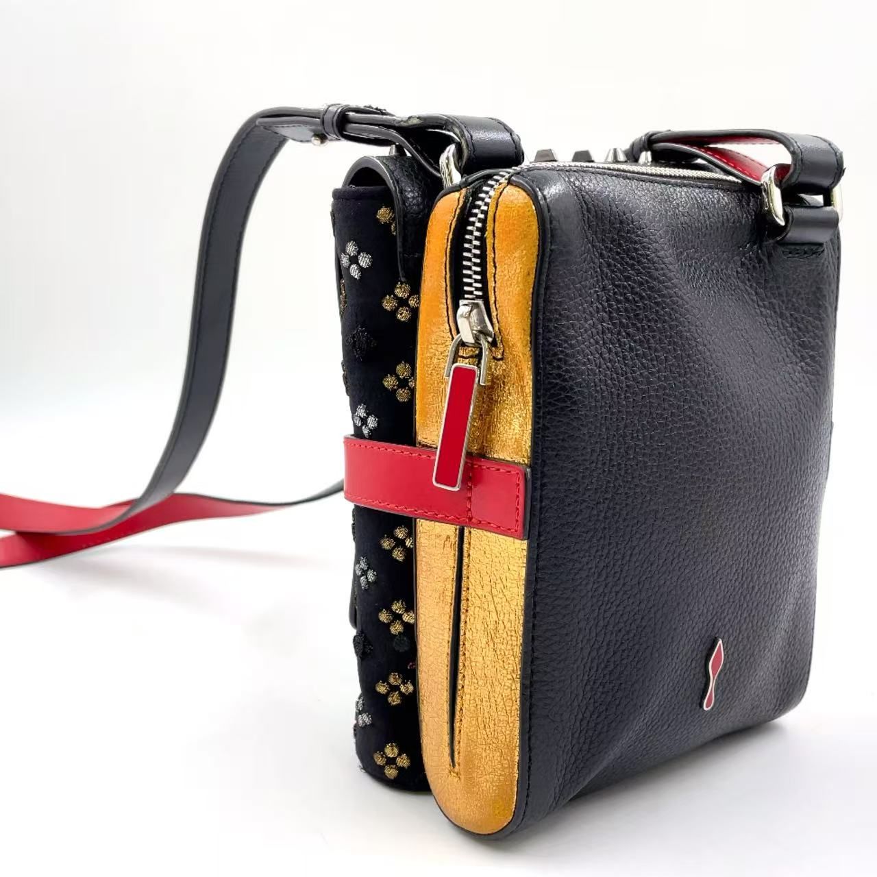 Christian Louboutin スタッズ 斜め掛けショルダーバッグ レザー ゴールド×ブラック×レッド ボディバッグ シルバー