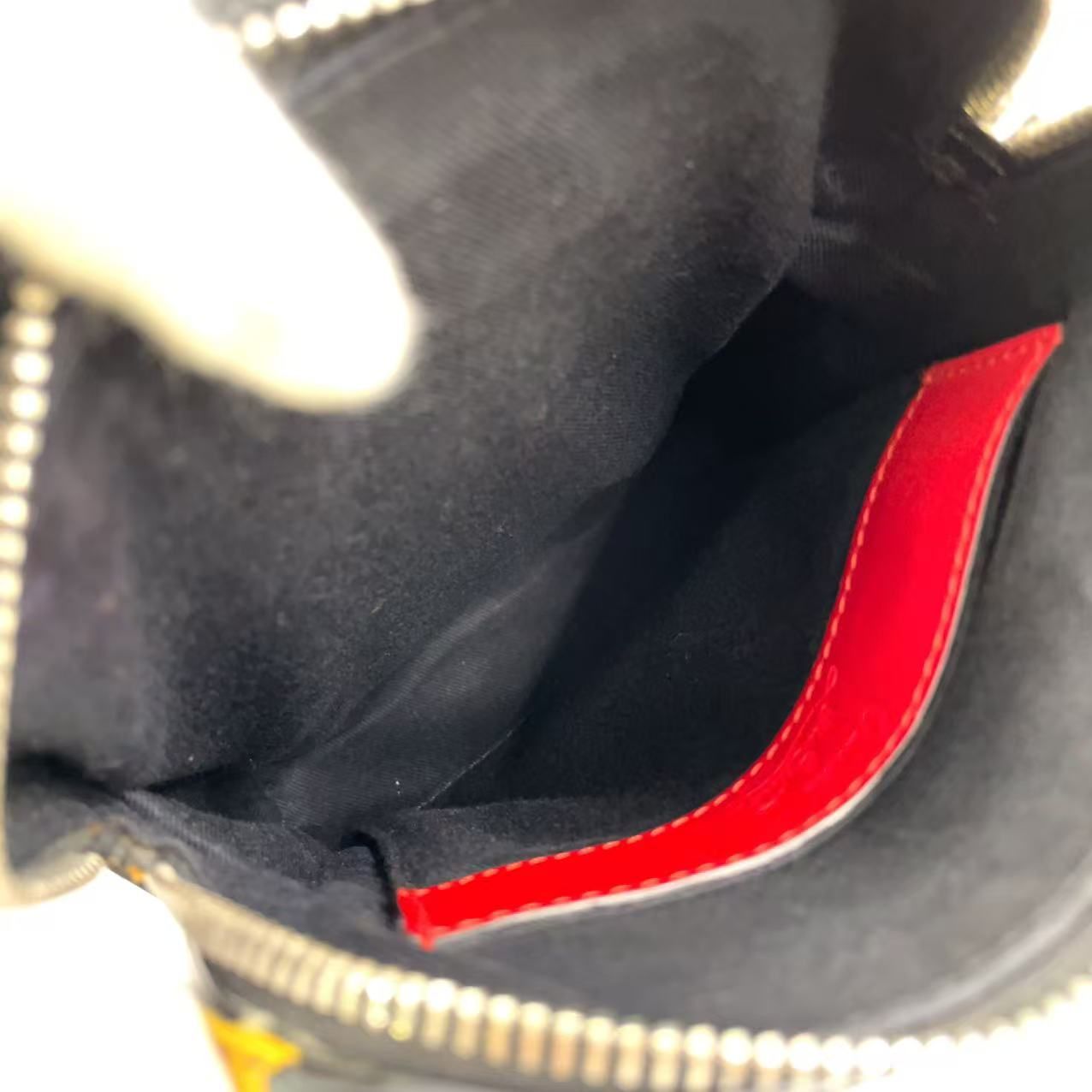 Christian Louboutin スタッズ 斜め掛けショルダーバッグ レザー ゴールド×ブラック×レッド ボディバッグ シルバー DECORATOM_COM_BR