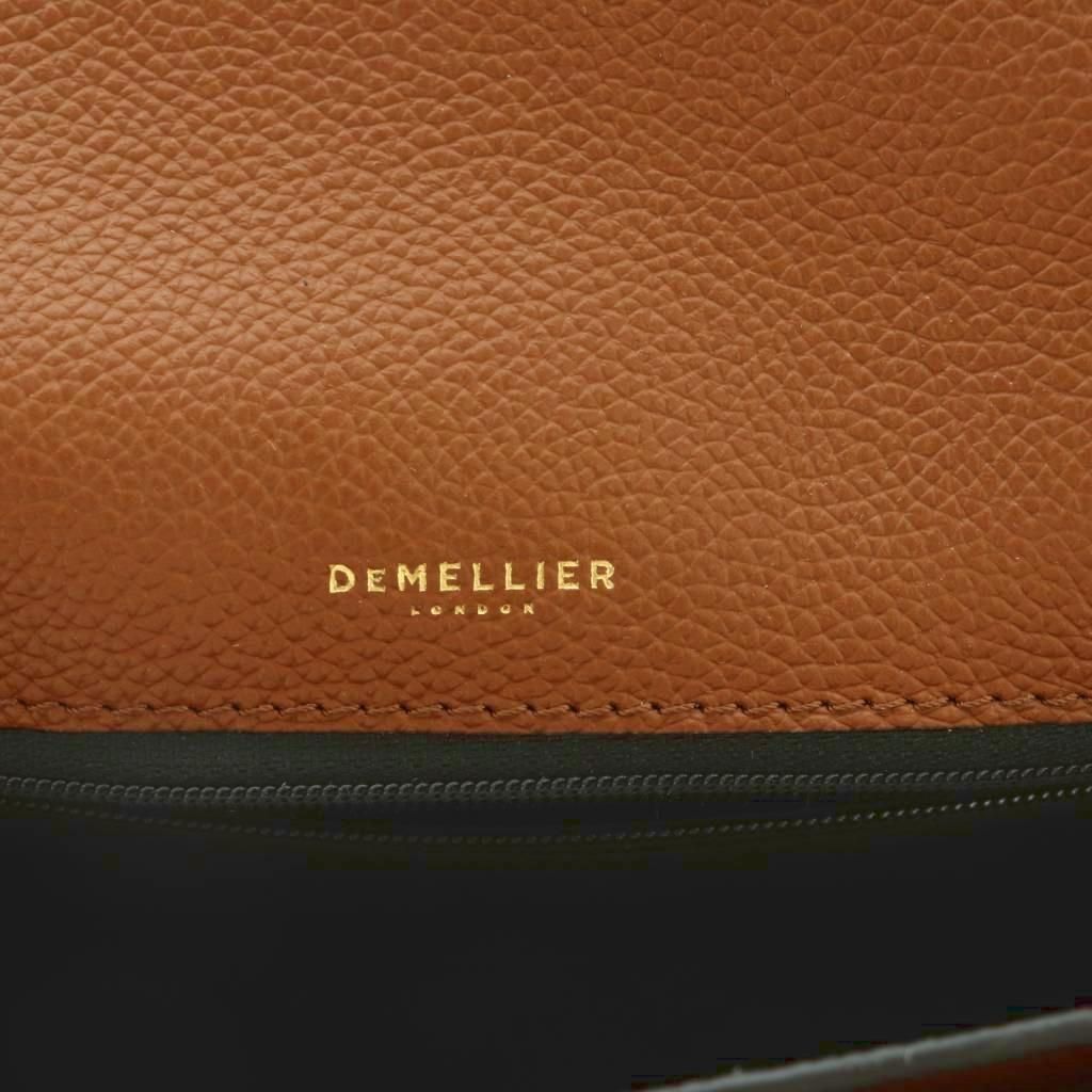 フラップ ブラウン