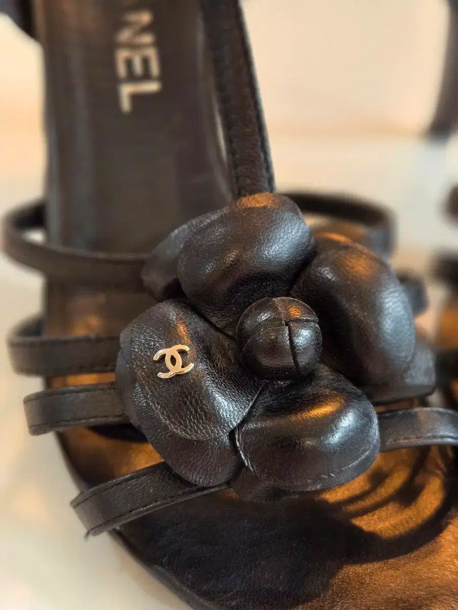 シャネル カメリア サンダル 9センチ