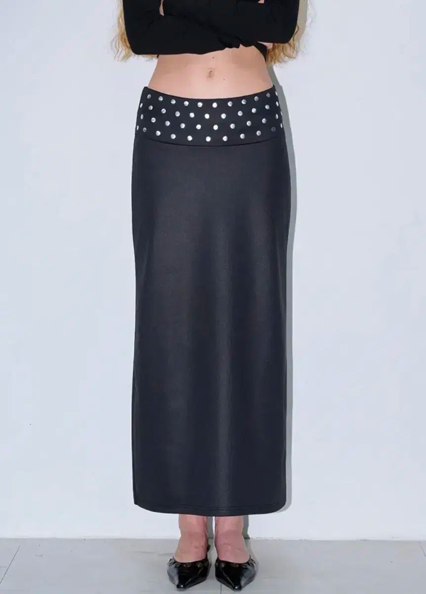 ポリ数M スタッズ マキシスカート