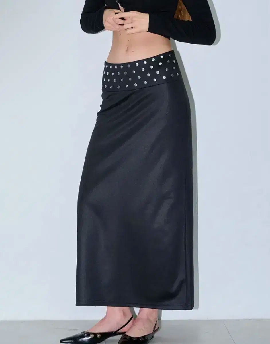 ポリ数M スタッズ マキシスカート