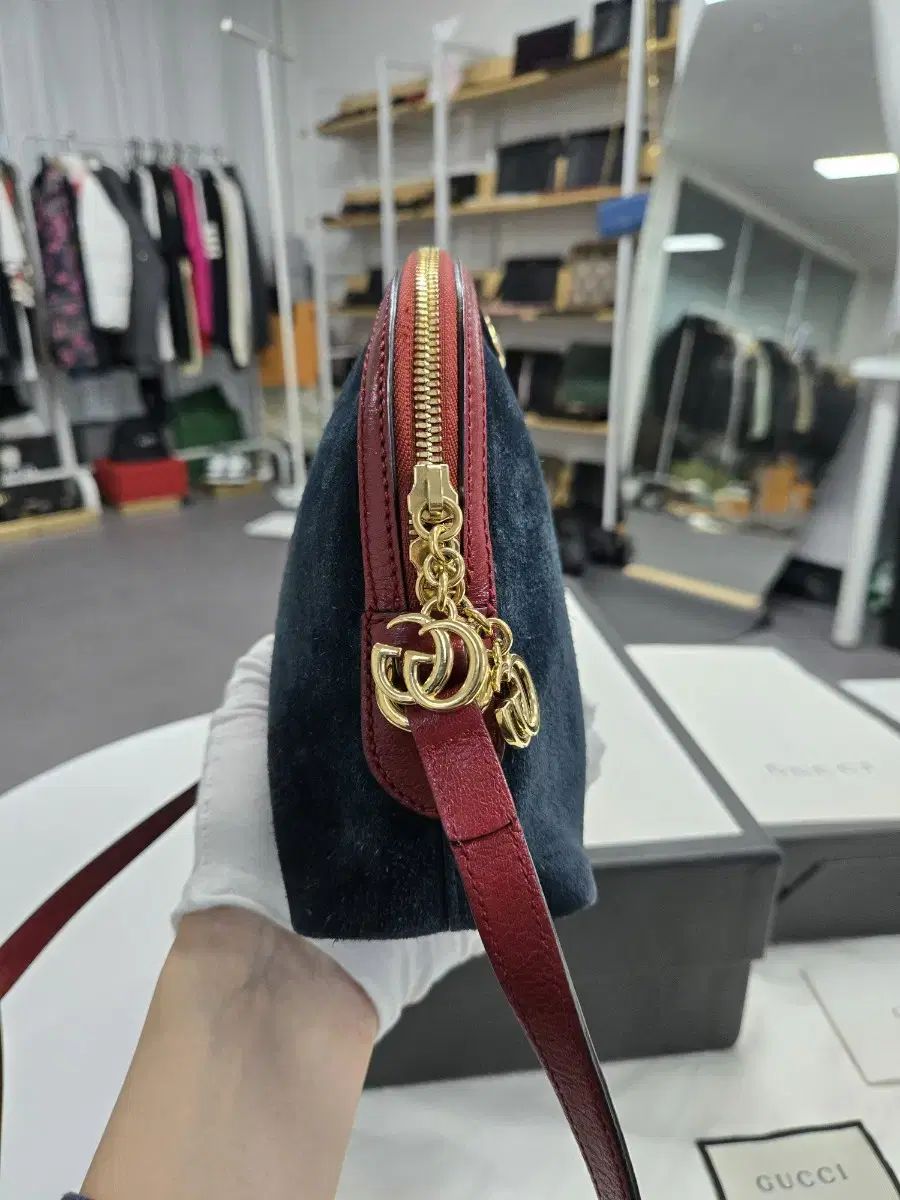 オフィディア スウェード