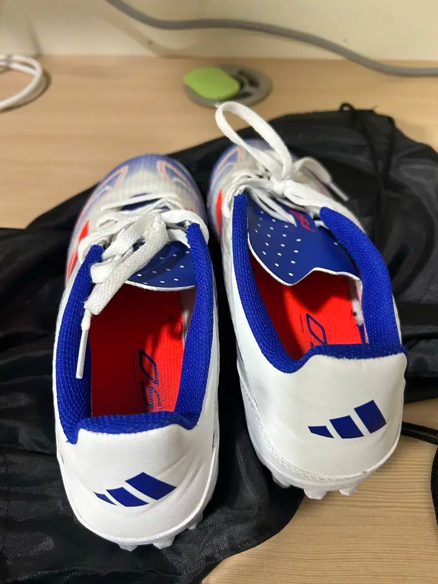 アディダス F50 サッカーシューズ 白青 黄 紐 スニーカー