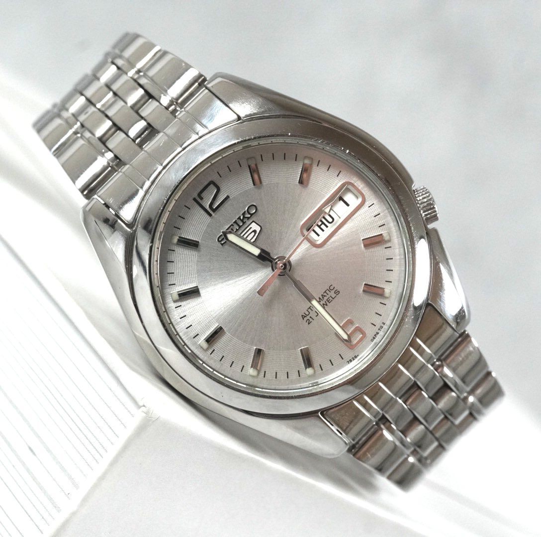 SEIKO 5 セイコー5 自動巻き automatic 7S26 シルバー文字盤 裏スケルトン デイデイト 21石 メンズ 腕時計 ビジネス 逆輸入 定番 人気 men s wacth 稼働品