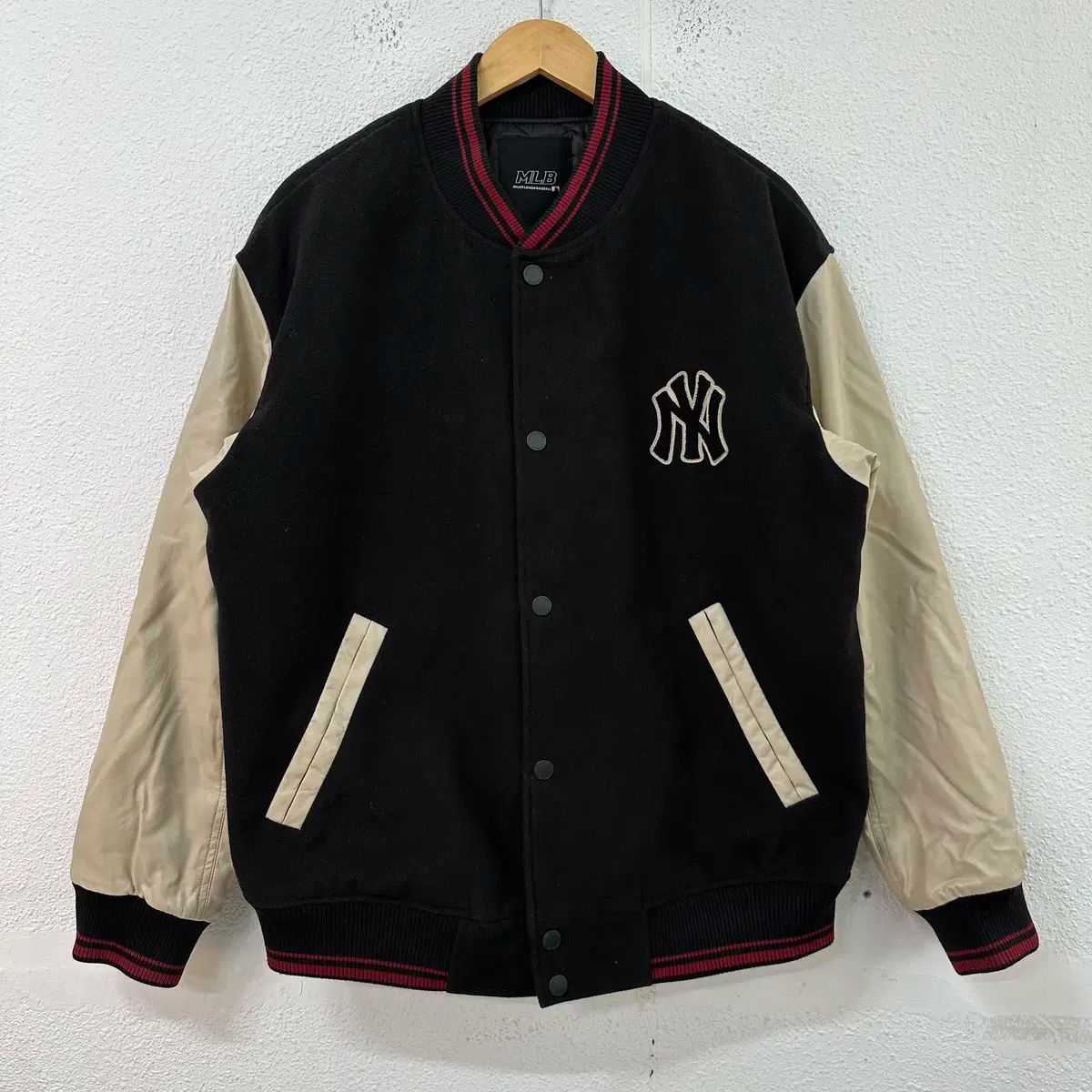 L MLB ミディアムロゴ ヤンキース スタジャン N3940