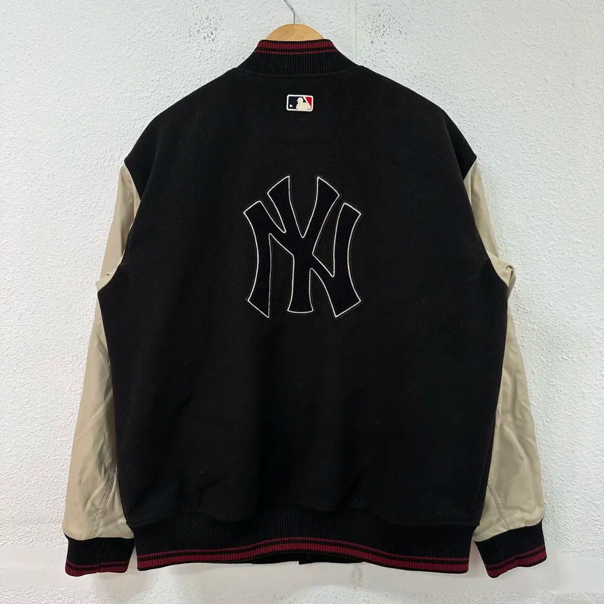 L MLB ミディアムロゴ ヤンキース スタジャン N3940