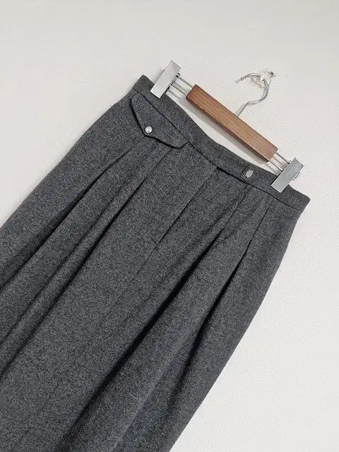 23年 システム カシミア ピンタックスカート