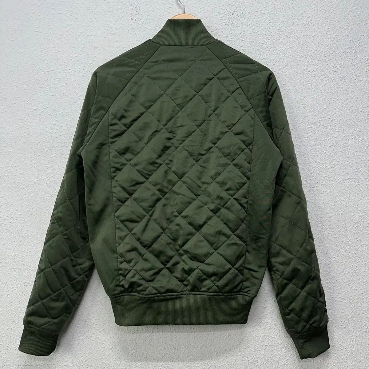 95 アディダス カーキ SuperStar 必須アイテム キルティング ダウン ジャケット N4143