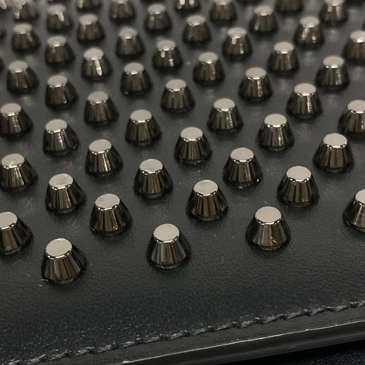 CHRISTIAN LOUBOUTIN クリスチャンルブタン クラッチバッグ パロマ クラッチ 3175013 黒 スタッズ レザー DECORATOM_COM_BR