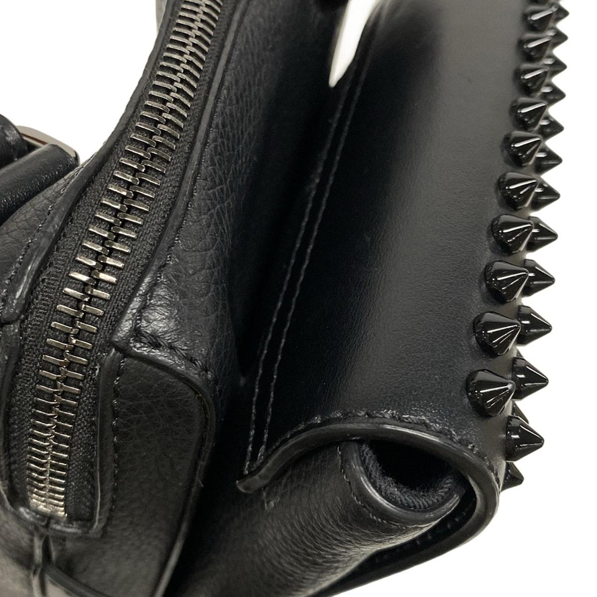 CHRISTIAN LOUBOUTIN(クリスチャンルブタン) ショルダーバッグ ベンチ