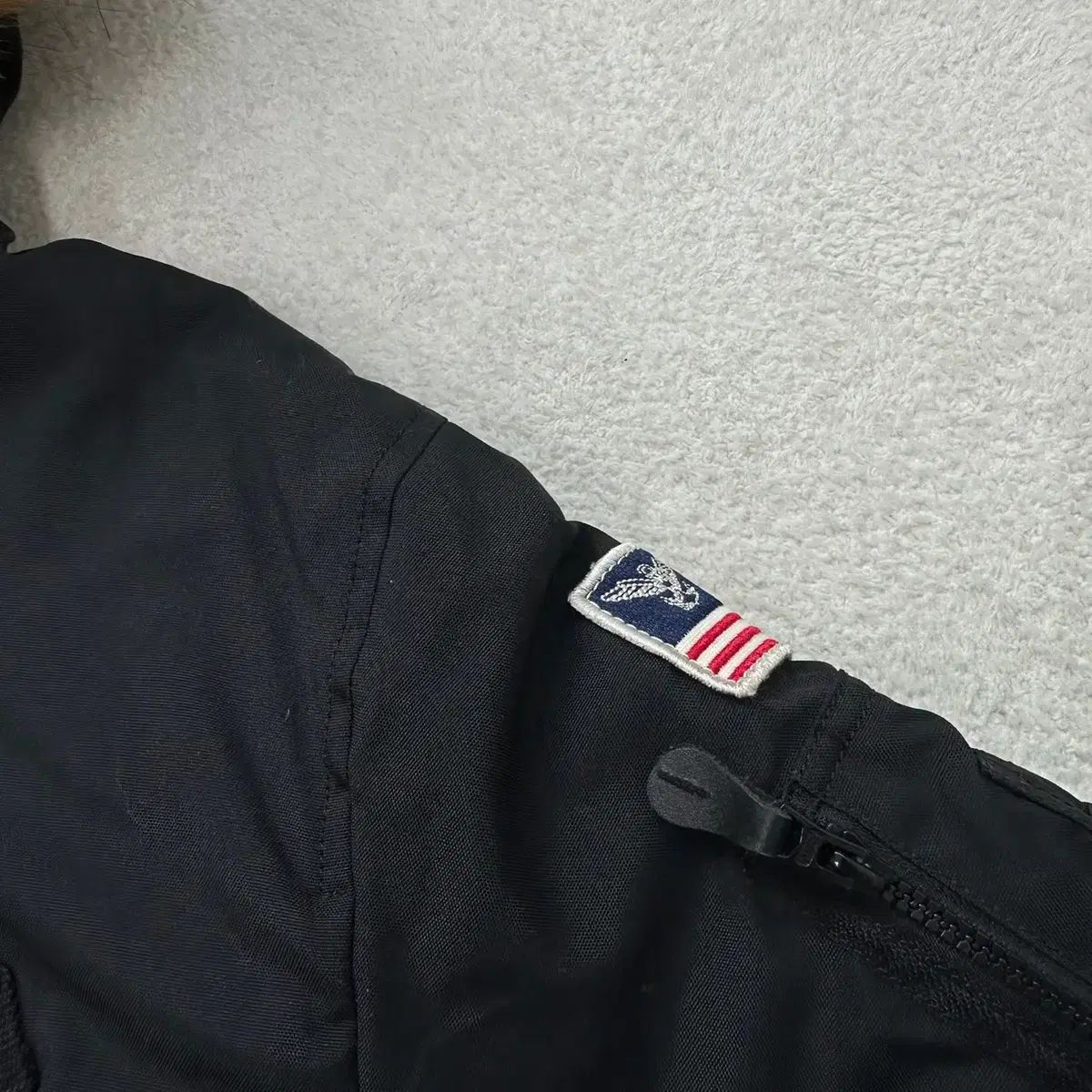 インダストリーズ