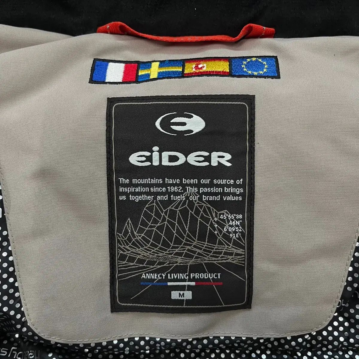 マウンテンパーカー