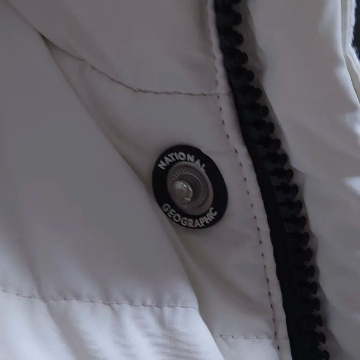 ナショナルジオグラフィック 白 パファー ダウン KANDAIZUMI_COM