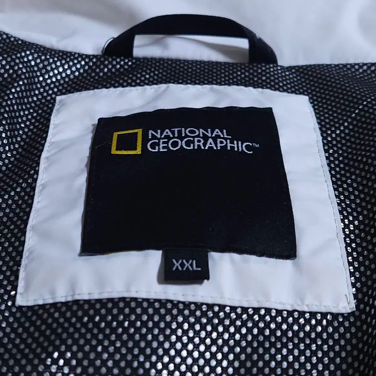 ナショナルジオグラフィック 白