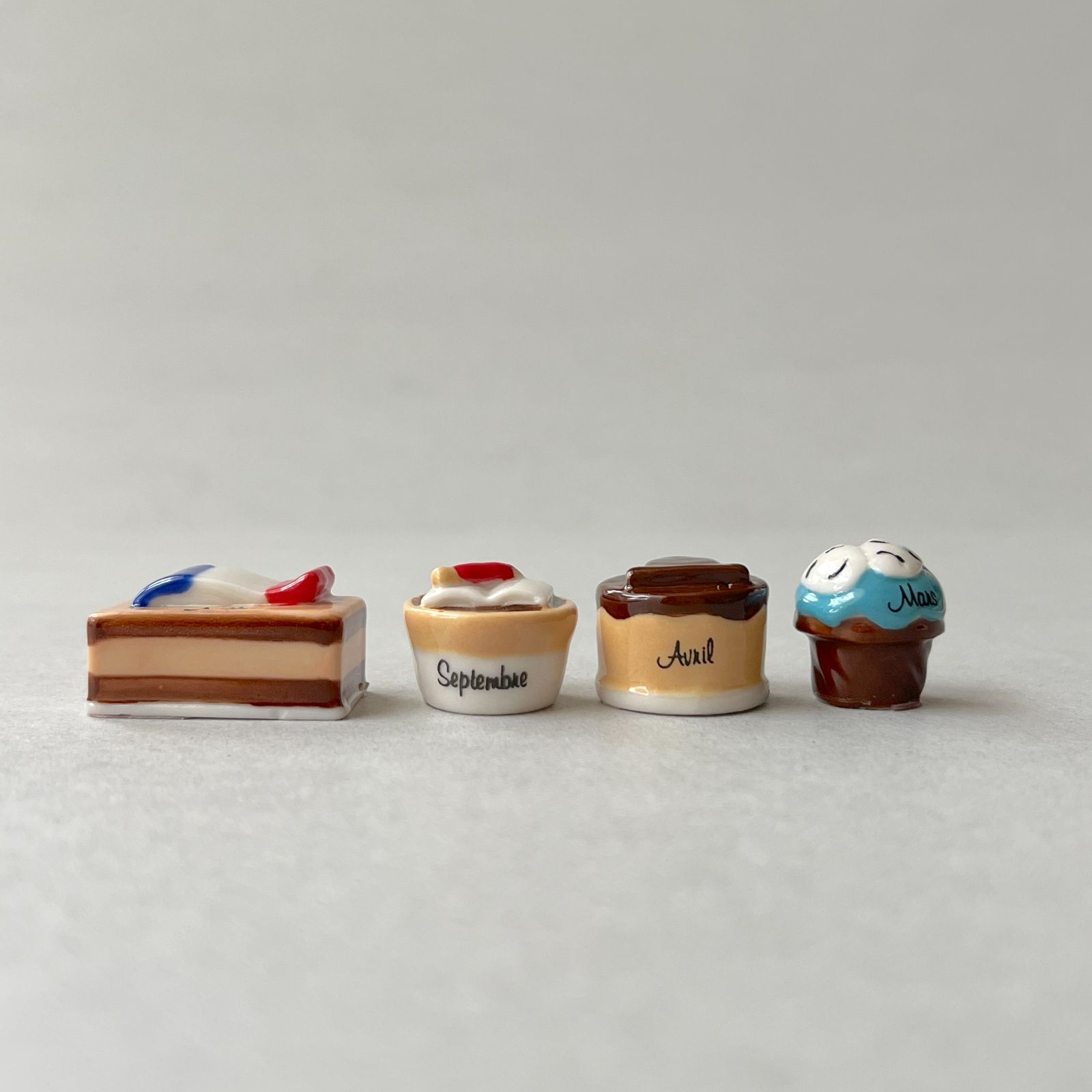 フェーヴ 1年のケーキ 12個 フランス フェーブ ミニチュア陶器