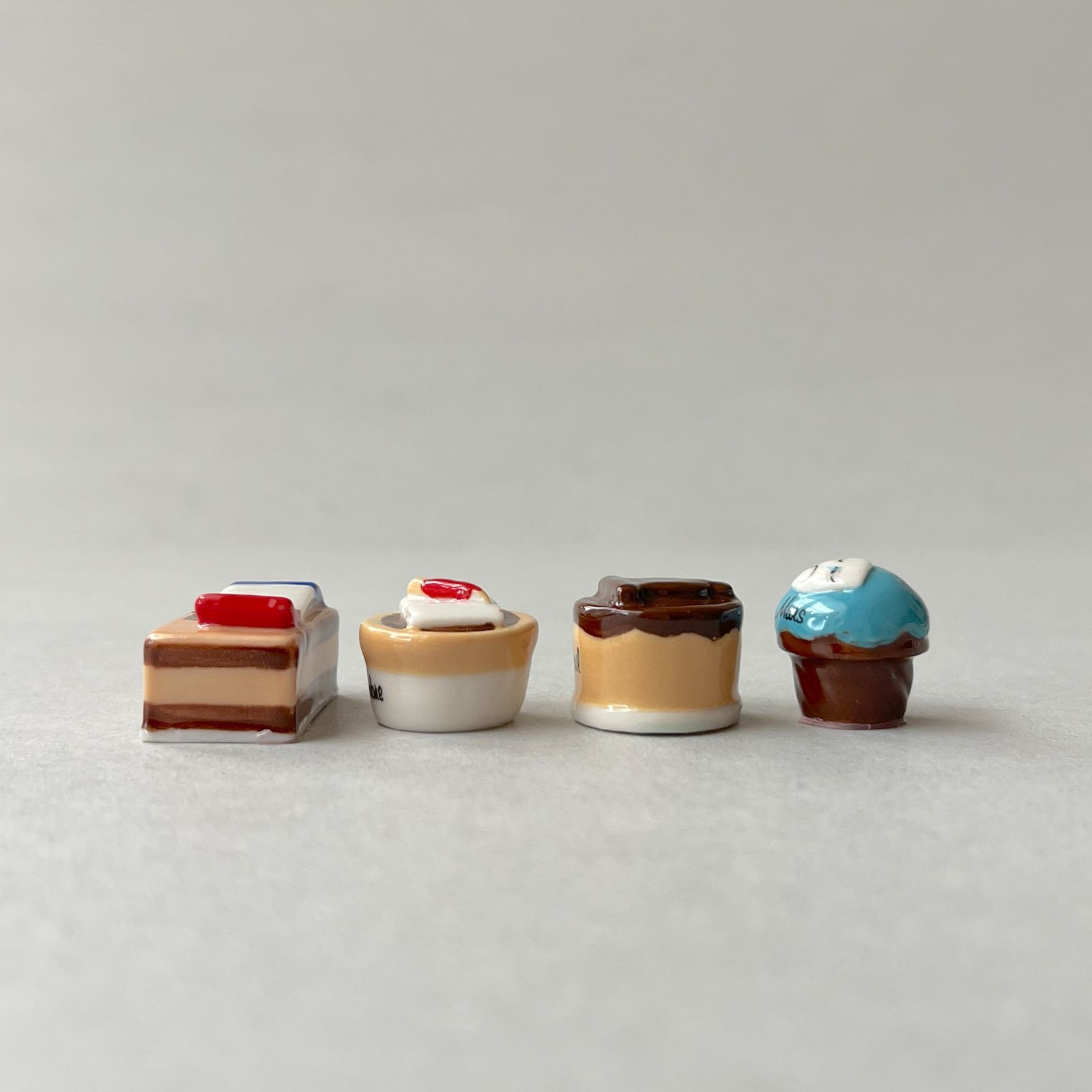 フェーヴ 1年のケーキ 12個 フランス フェーブ ミニチュア陶器