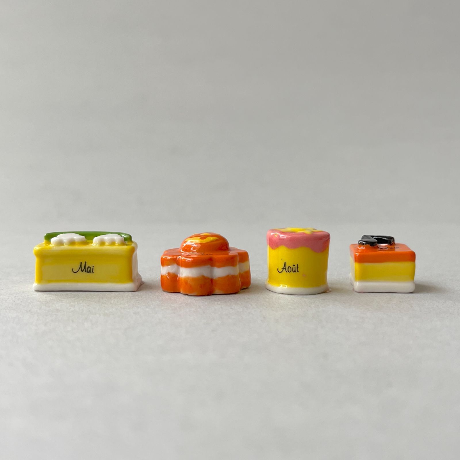 フェーヴ 1年のケーキ 12個 フランス フェーブ ミニチュア陶器