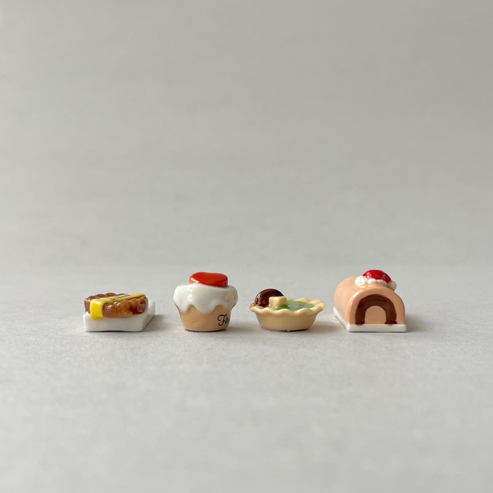 フェーヴ 1年のケーキ 12個 フランス フェーブ ミニチュア陶器