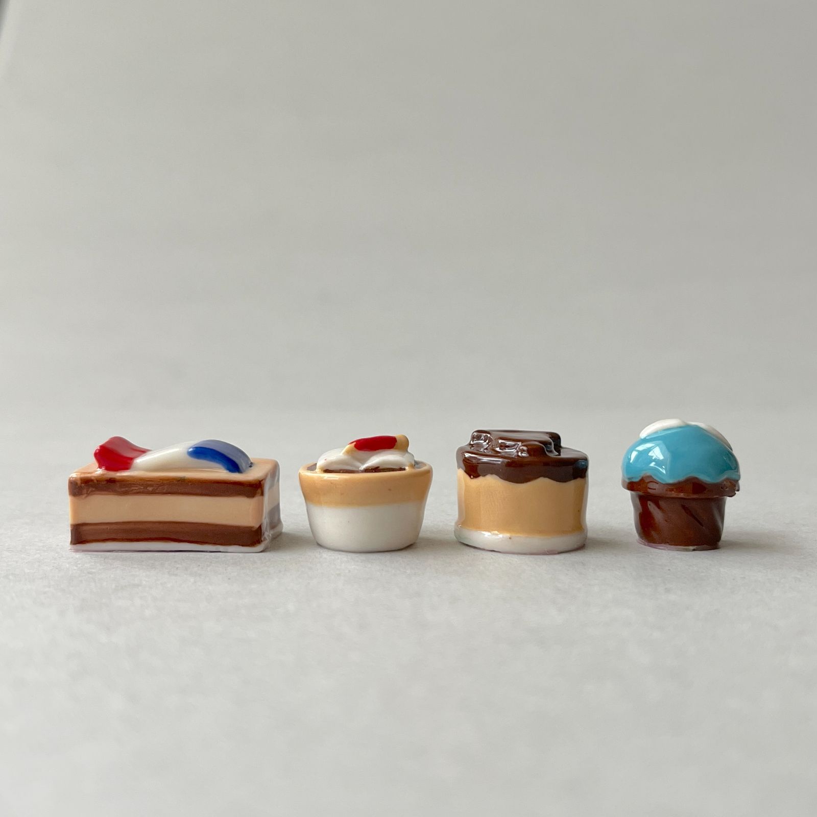 フェーヴ 1年のケーキ 12個 フランス フェーブ ミニチュア陶器