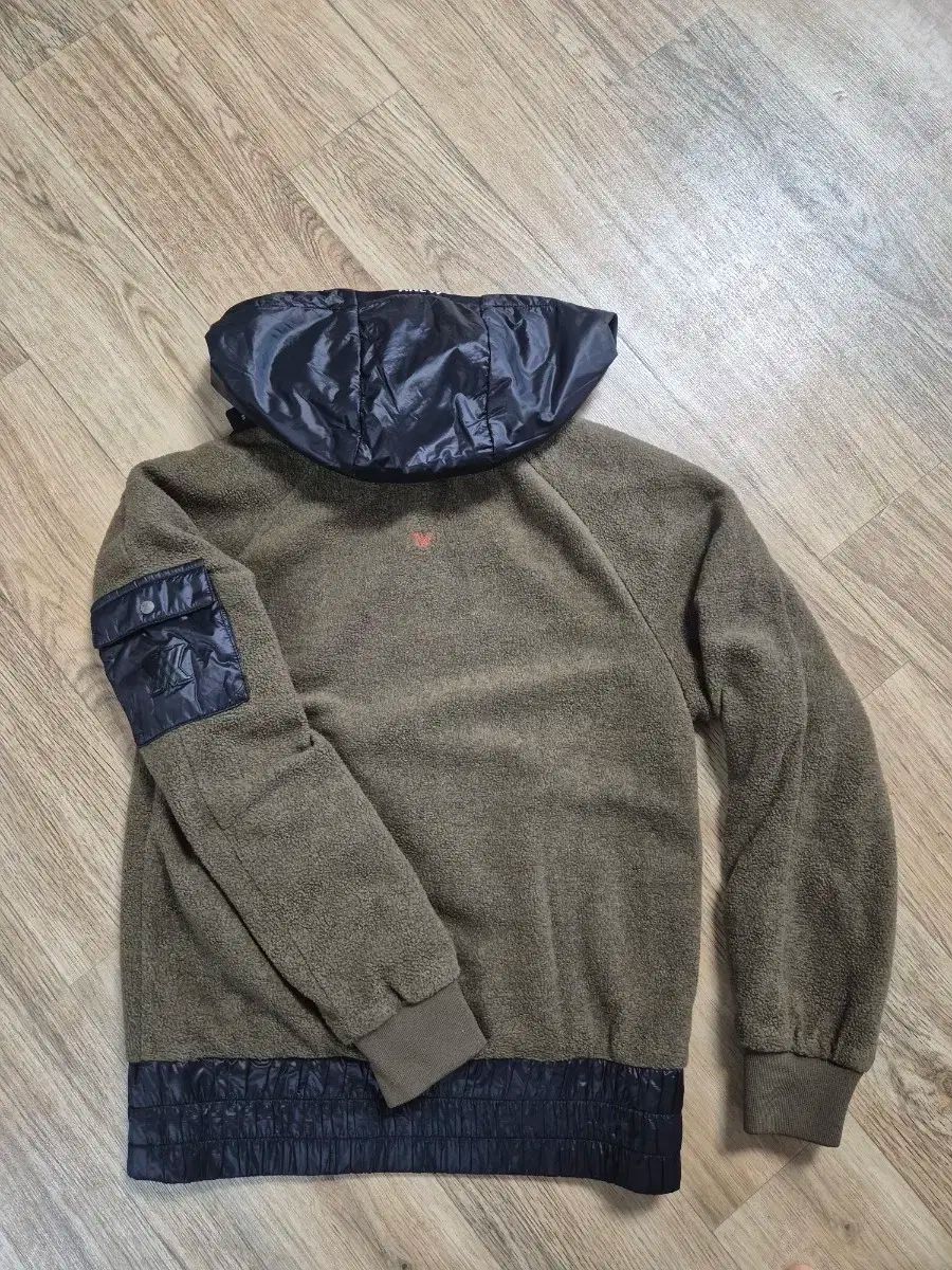 アニュー防風 フード付きニット