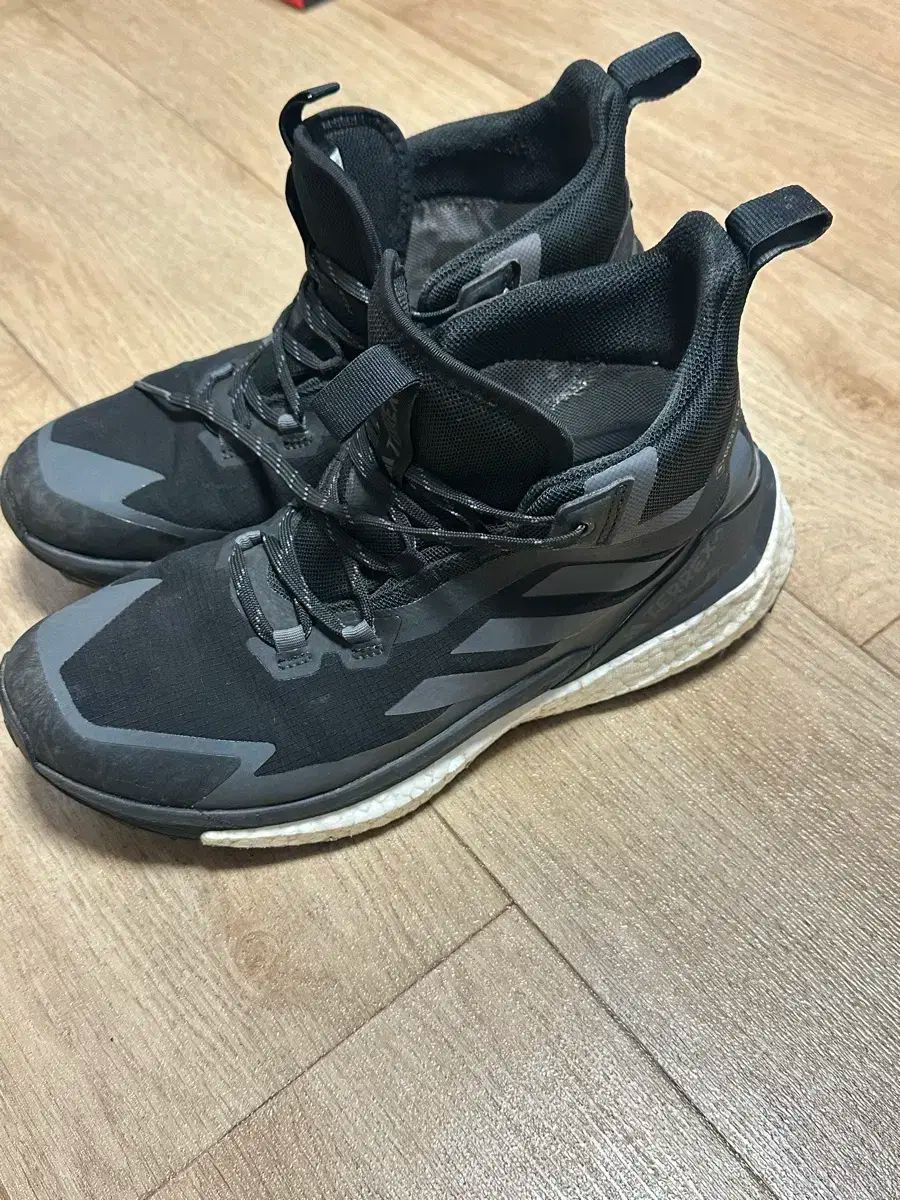アディダス テレックス フリーハイカー 2.0 ゴアテックス ブラック グレー シックス 265
