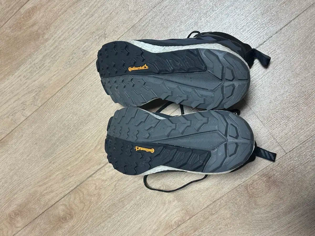 アディダス テレックス