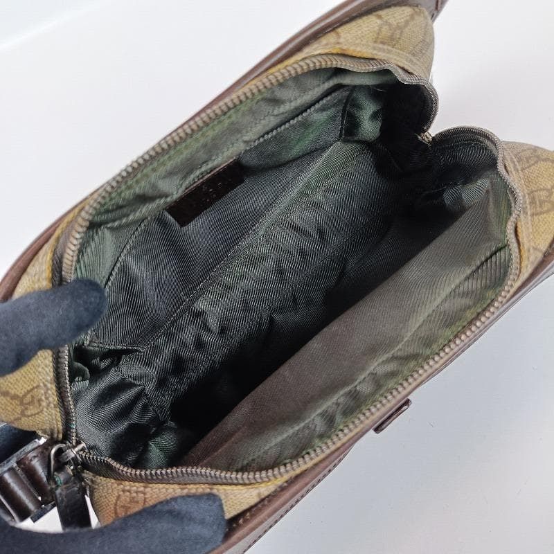 GUCCI グッチ セカンドバッグ クラッチバッグ ポーチ GGスプリーム