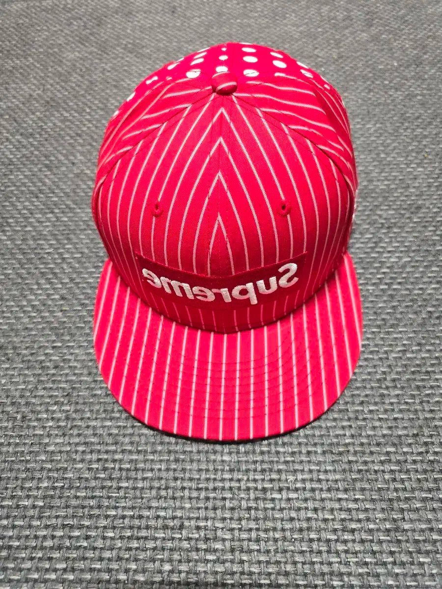 シュプリームxコム デ ギャルソンxニューエラ コラボ スナップバック 帽子 ベースボールキャップ