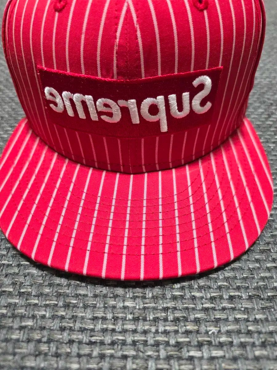 シュプリームxコム デ ギャルソンxニューエラ コラボ スナップバック 帽子 ベースボールキャップ