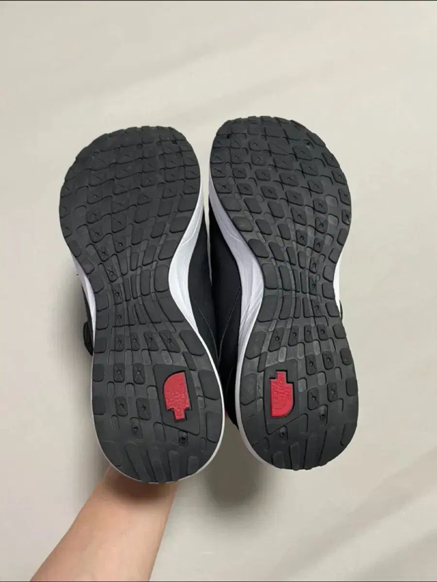 THE NORTH FACE ザノースフェイス ボア スニーカー ブラック 255