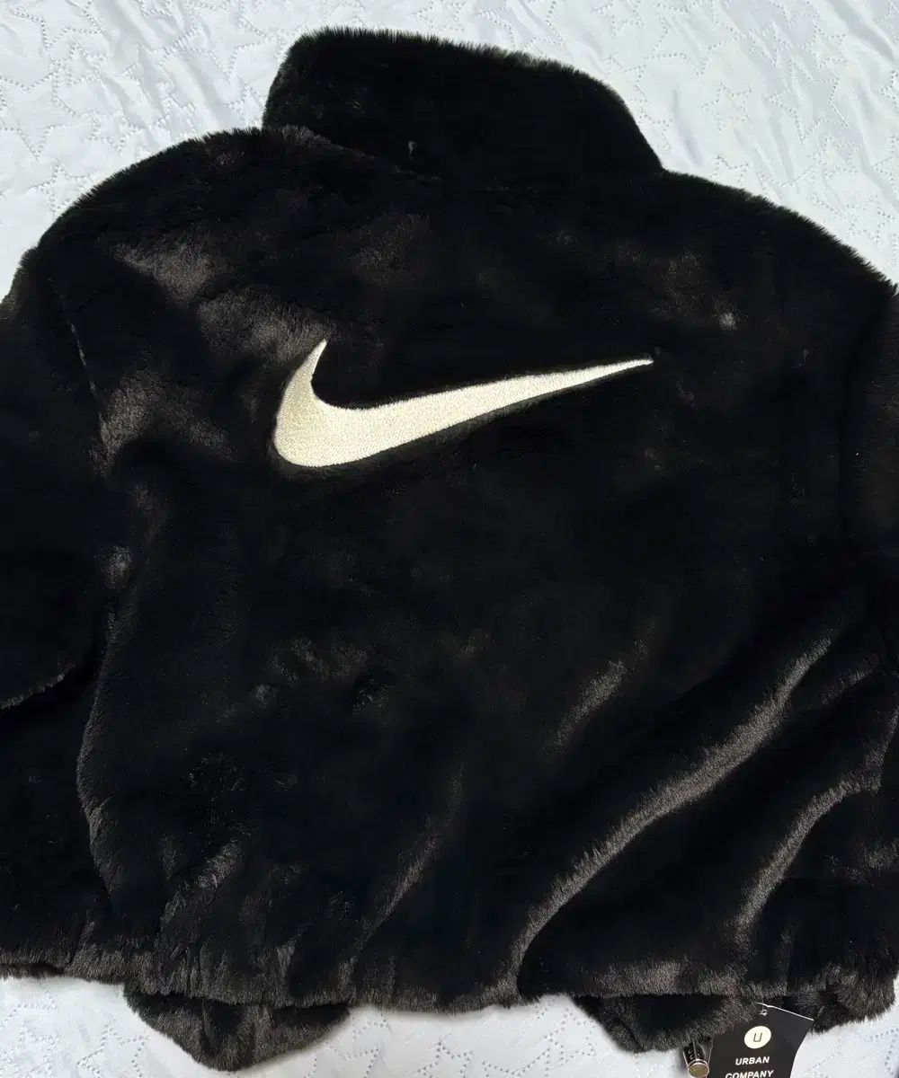 ナイキ クロップド ファージャケット