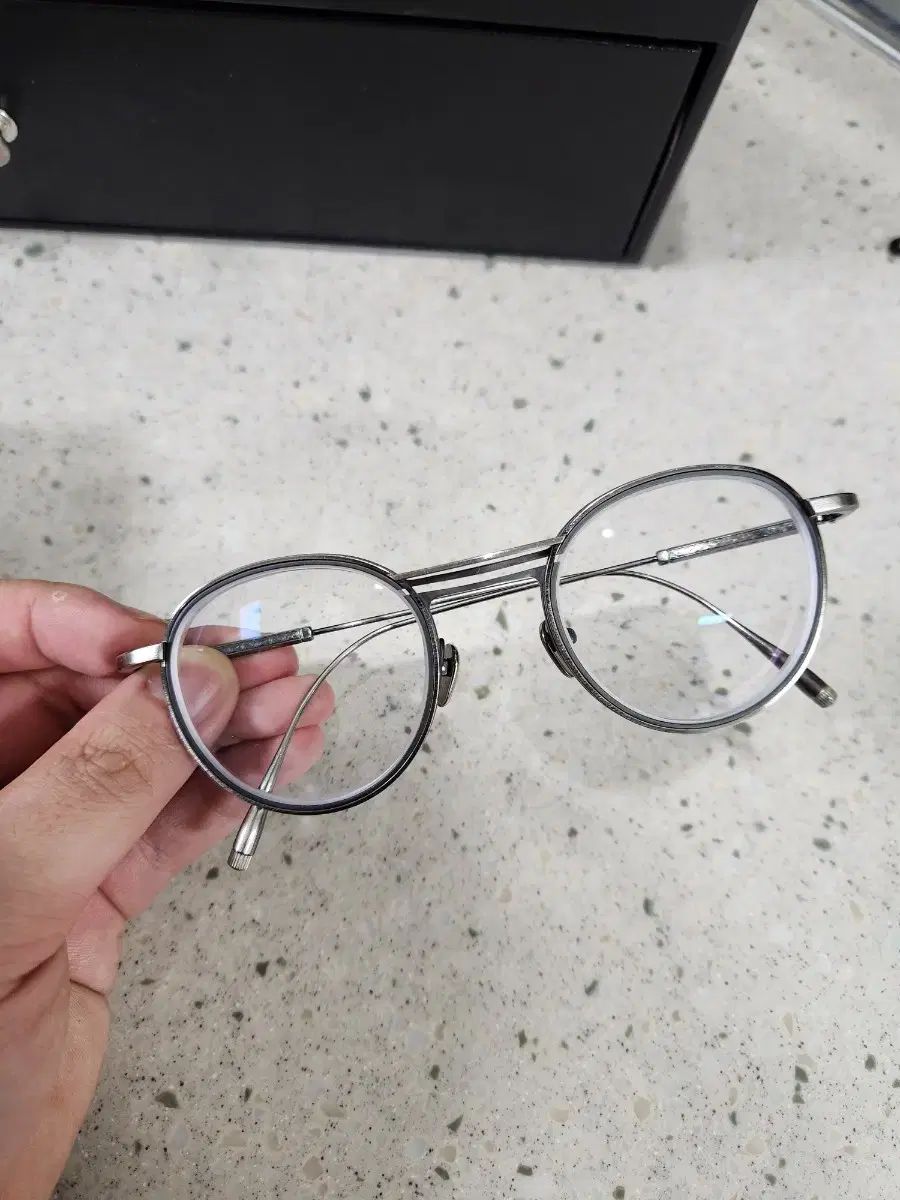 メガネ 灰谷