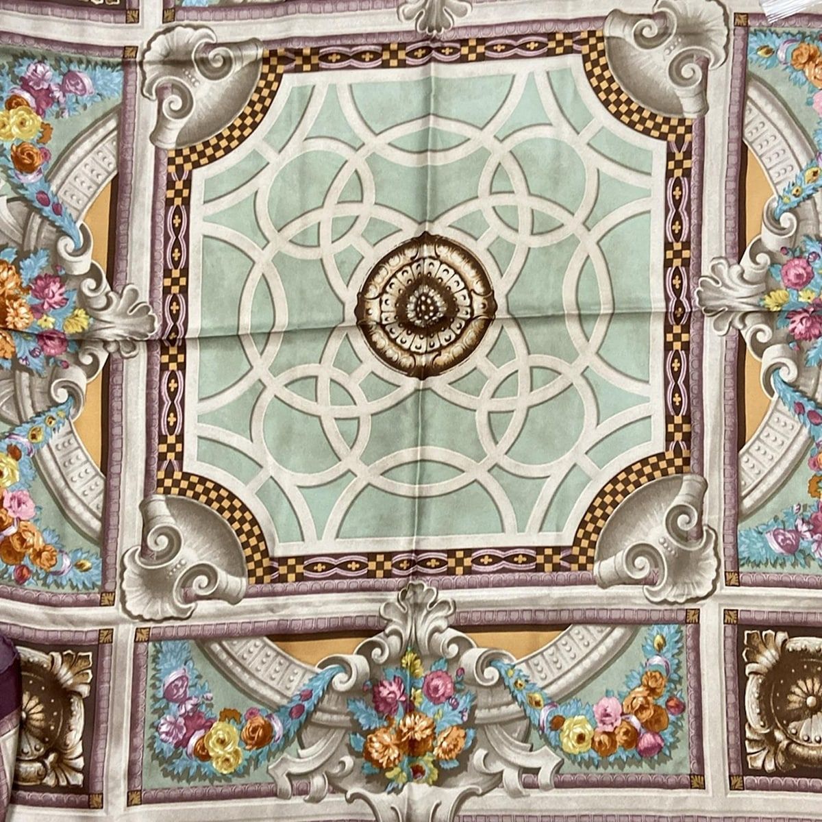 - パープル×ベージュ×マルチ