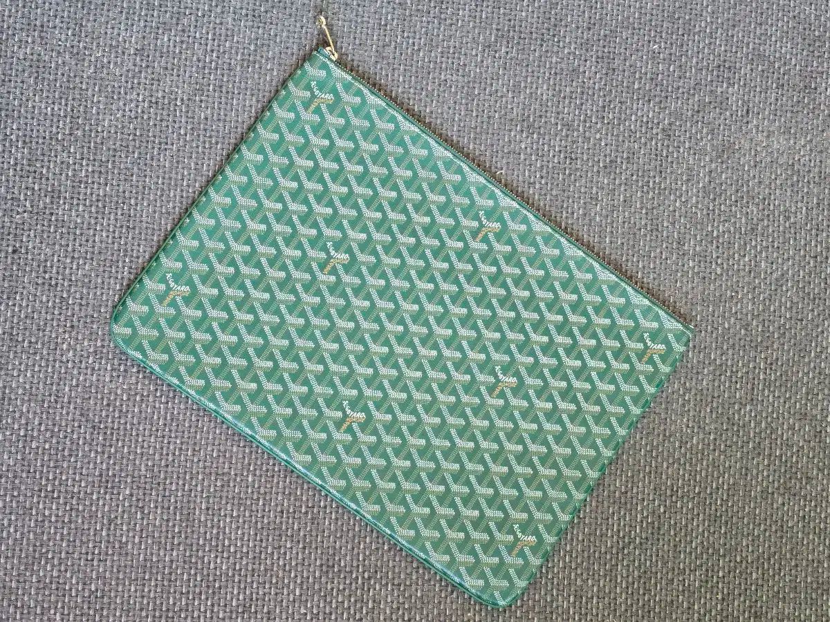 クラッチバッグ