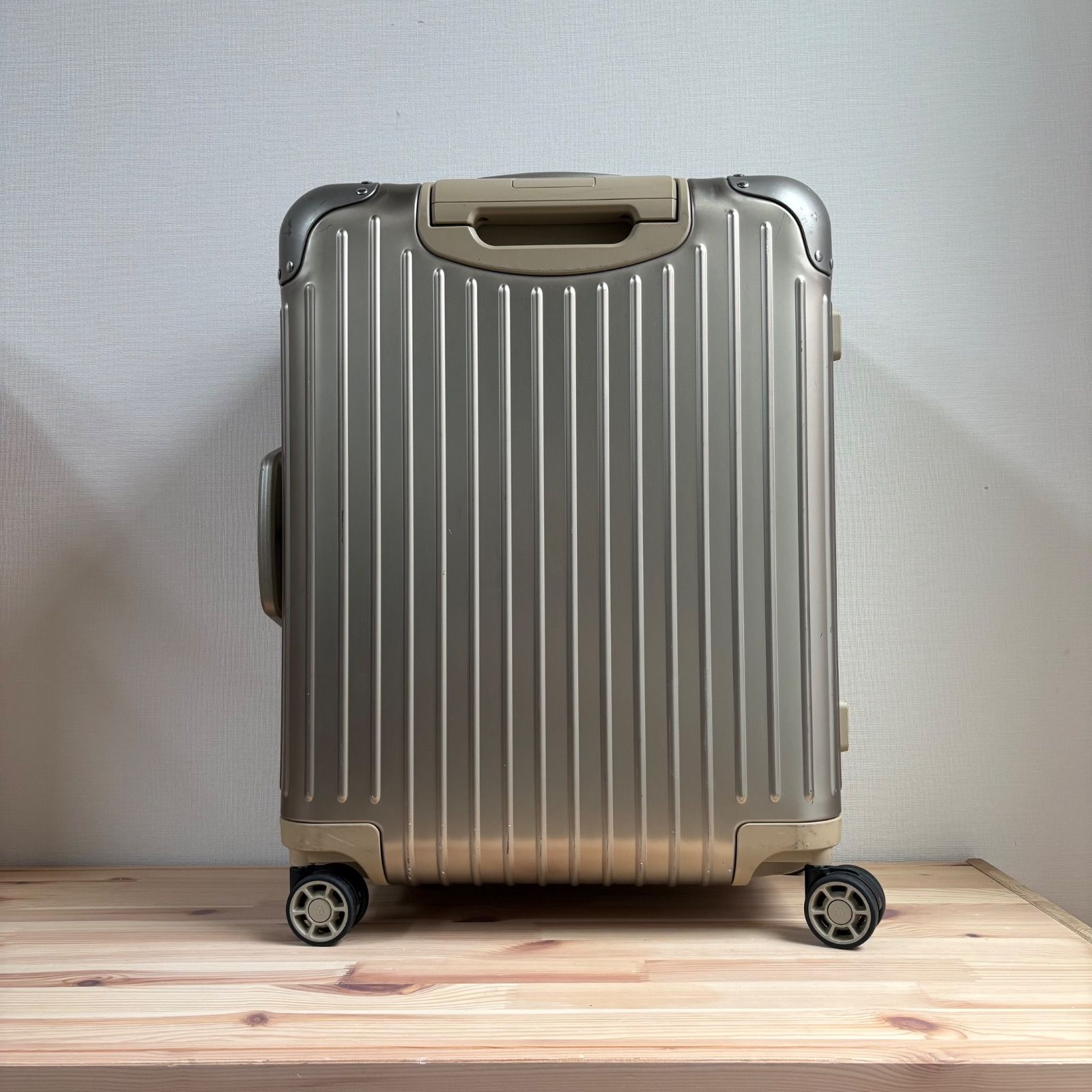 キャリーケース ゴールド