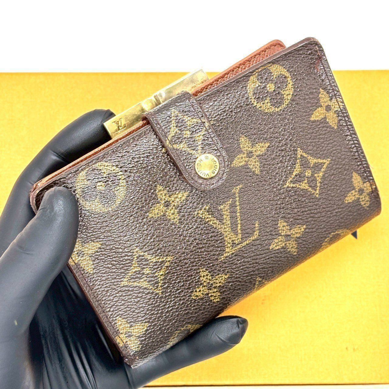 上質に整う ヴィエノワの美 LOUIS VUITTON ルイヴィトン 二つ折り財布 がま口 ヴィエノワ モノグラム カード多収納 M61674 ブラウン