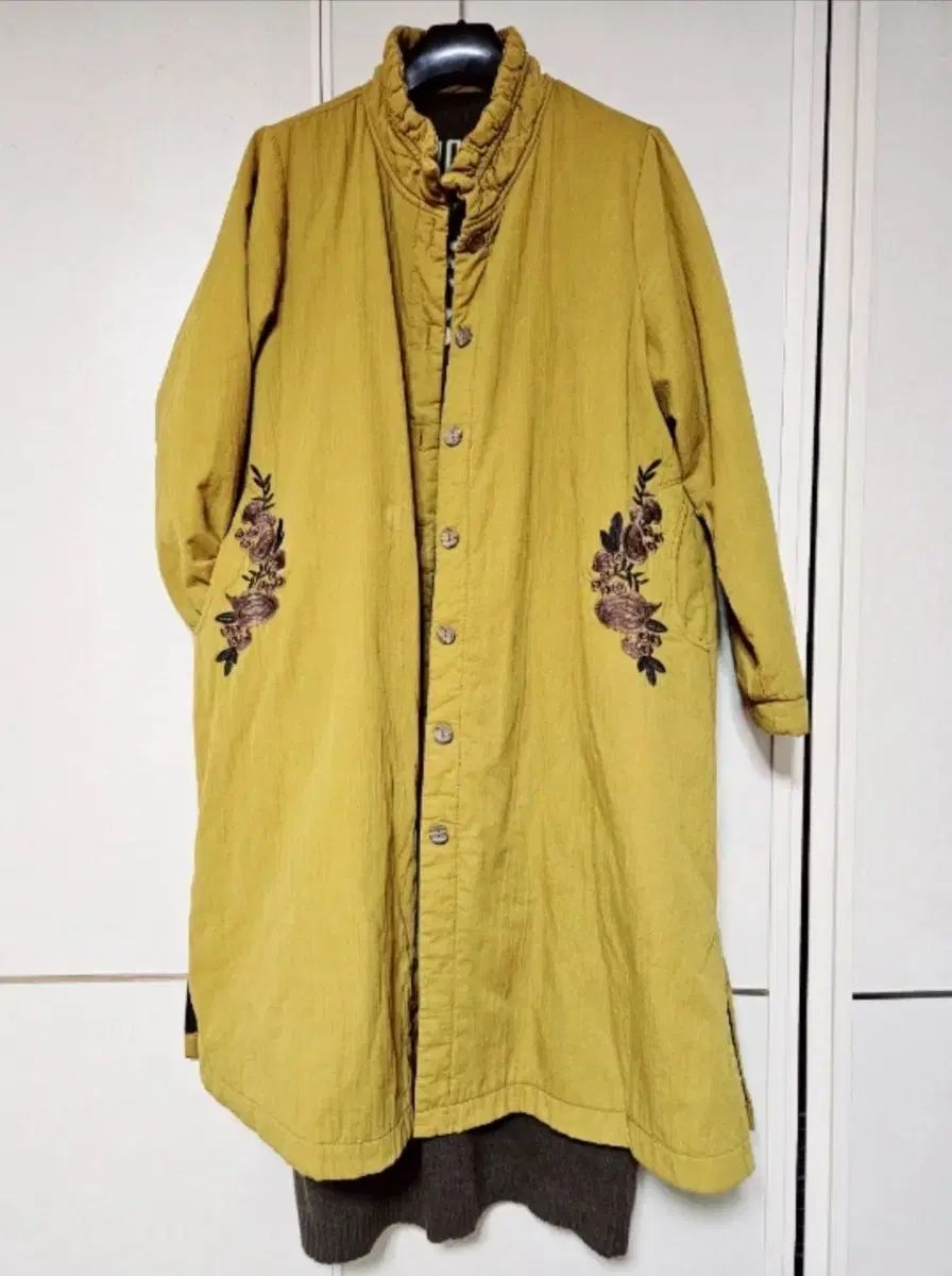 ジヌシ ボンディング 刺繍 ダウン コート